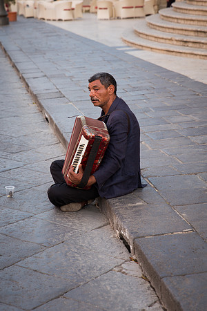 Day 8 - Noto Acordian Street Performer