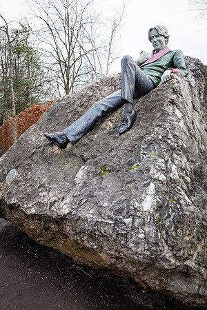 Oscar Wilde Memorial Sculpture