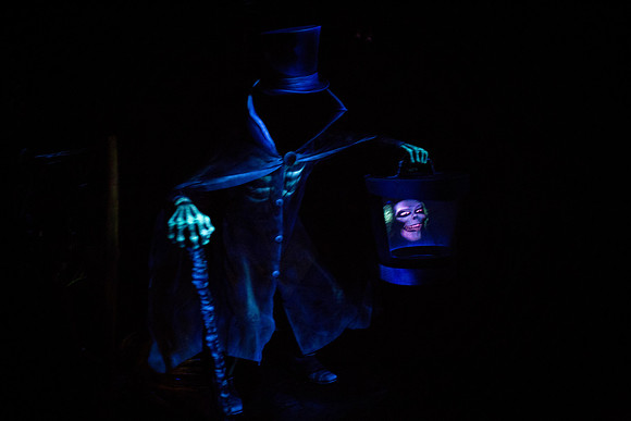 Day 1 - Feb 27 - Haunted Mansion Hat Box Ghost